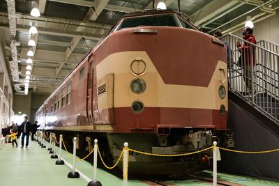 京都鉄道博物館でクモヤ443を見る