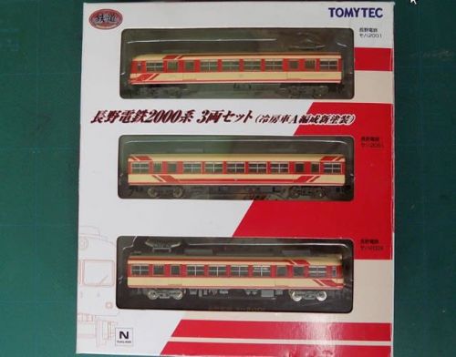 TOMYTECの鉄道ｺﾚｸｼｮﾝ 長野電鉄２０００系（冷房車A編成・新塗装）