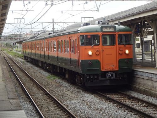2018年晩夏　長野県内の保存蒸機を見て歩く旅　70 しなの鉄道の115系　湘南色