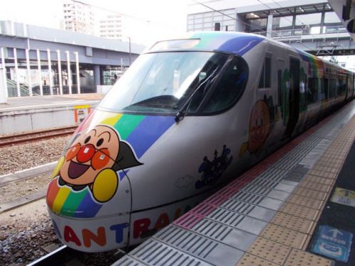 アンパンマン列車　JR四国8000系電車