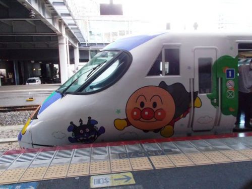 アンパンマン列車　JR四国8000系電車