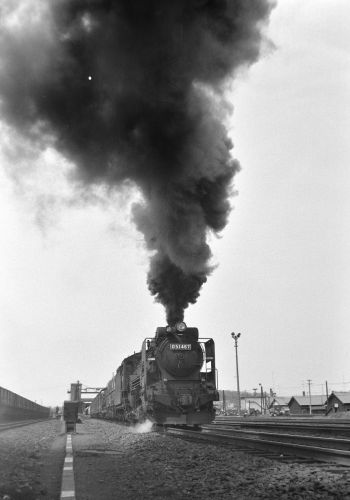 室蘭本線　追分駅から煙を吐きＤ５１４６７が発車（３）