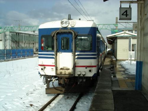 米坂線キハ52形　夕刻の西米沢駅　2003-01-11