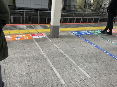新しくなった東京駅整列乗車位置表示
