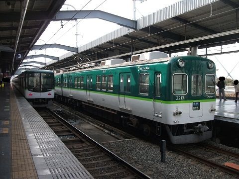 京阪本線各駅停車ツアー(3.どんどん追い抜かれる)