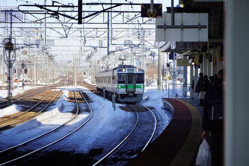 苗穂駅に入線する721系電車F-1009編成