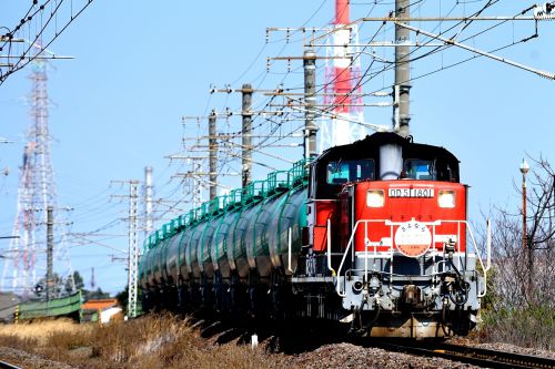 関西本線で最後の活躍を続けるＤＤ５１ー１８０１号機牽引の石油輸送列車（富田浜～四日市）