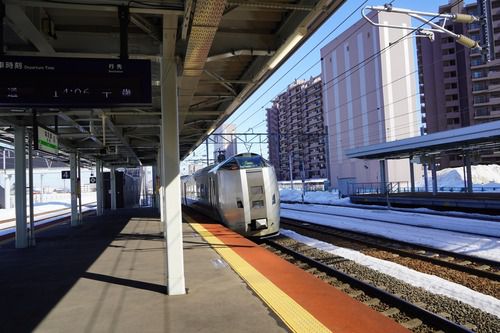 特急・すずらん、通過（苗穂駅）