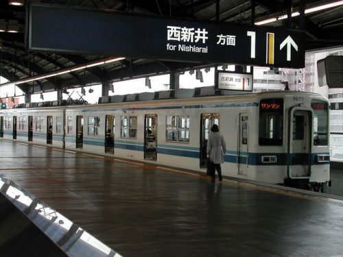東武大師線、乗車2分の「超ミニ路線」に長い歴史 わずか1km、巨大無人駅へ「草だんご列車」が走る