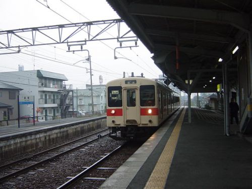駅の出入口が二つある理由　桜井線・畝傍駅
