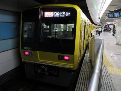 西武「黄色い6000系電車」　東急東横線線急行武蔵小杉行き行き