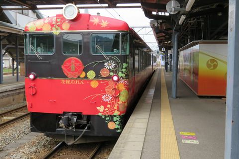 七尾駅で 観光列車 「花嫁のれん」 ＆ 駅名標を撮る （2021年3月）