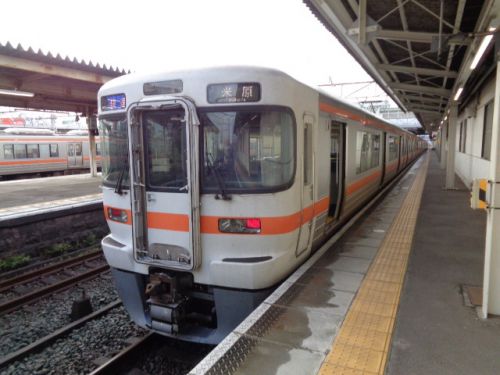 313系の快速を追い出されて、￥5,170の保険を掛けた新幹線と新快速で姫路へ