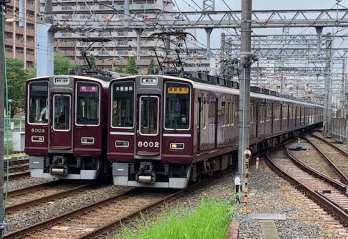 阪急神戸線朝ラッシュ 8002F通勤急行・8035F10連通勤特急