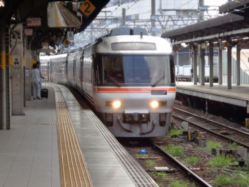 高山本線特急キハ85「ひだ」と駅弁の旅