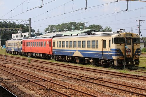秋田で引退したキハ40たちがベトナム国鉄へ？