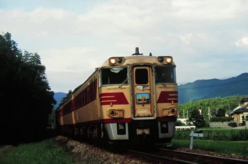 山陰本線キハ58系　急行色も普通列車に大活躍　2003-08-15