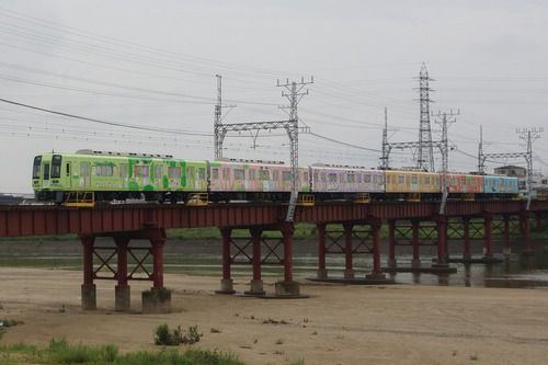 南海電鉄「すみっコぐらし」高野線1000系を等撮影する（大和川橋梁、2021.9.12）