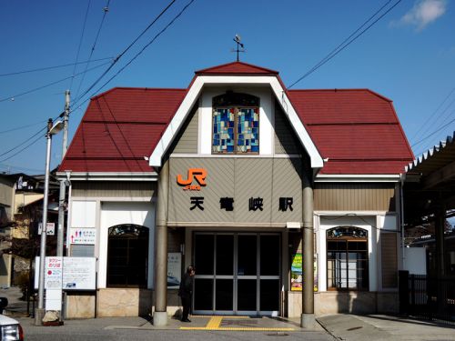飯田線で鉄道旅行！JR天竜峡駅の可愛い駅舎と周辺の景色（長野県飯田市）