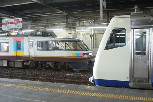 485系NODOKAとリゾートしらかみ青池＠11年前の秋田駅