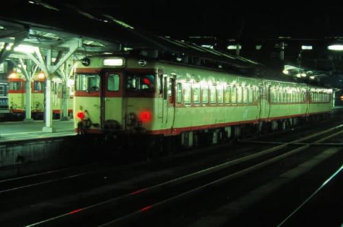 山陰本線24系25形　夜の米子駅ホーム　1996-12-30