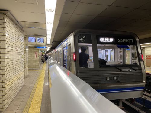 【四つ橋線】大国町駅にホームドア設置開始