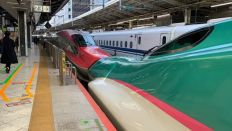 東京駅から新幹線やまびこ53号盛岡行きのこまち車12号車1D席に乗車