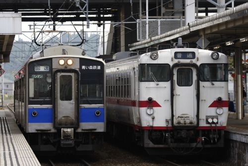 青い森鉄道 青い森701系 と キハ48 1542