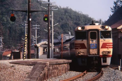 山陰本線キハ120形　岡見駅で途中下車　1996-12-31