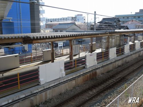 ホームドアが設置されたJR筑肥線波多江駅