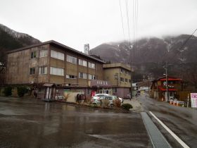 湯野上温泉駅からすぐの「ホテル大島」